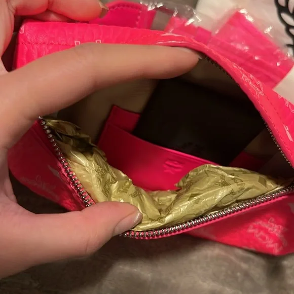 NEW MCM MXZ 9AVI34 Visetos Small Coated Canvas Crossbody Waist Bag pink belt bag - Picture 2 of 2